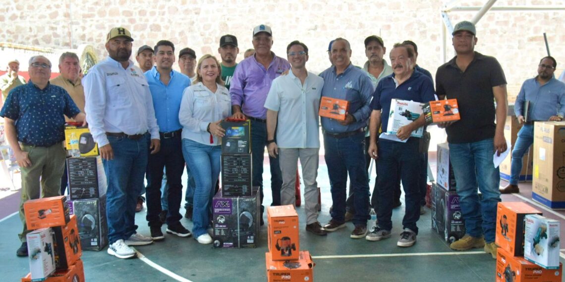 Gobierno de Sinaloa fortalece a comerciantes de El Fuerte con 209 apoyos del programa Equipa Sinaloa