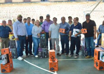 Gobierno de Sinaloa fortalece a comerciantes de El Fuerte con 209 apoyos del programa Equipa Sinaloa