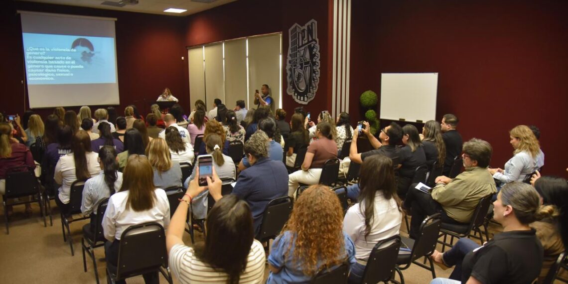 Servidores públicos participan en Foro Violencia de Género de la SEMUJERES