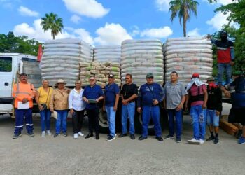 Oficina de Enlace Ahome gestiona electrificación gratuita para familias de comunidades y colonias