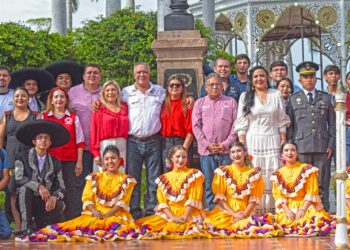 Gobierno de El Fuerte conmemora el 216 aniversario del Grito de Independencia con acto cívico