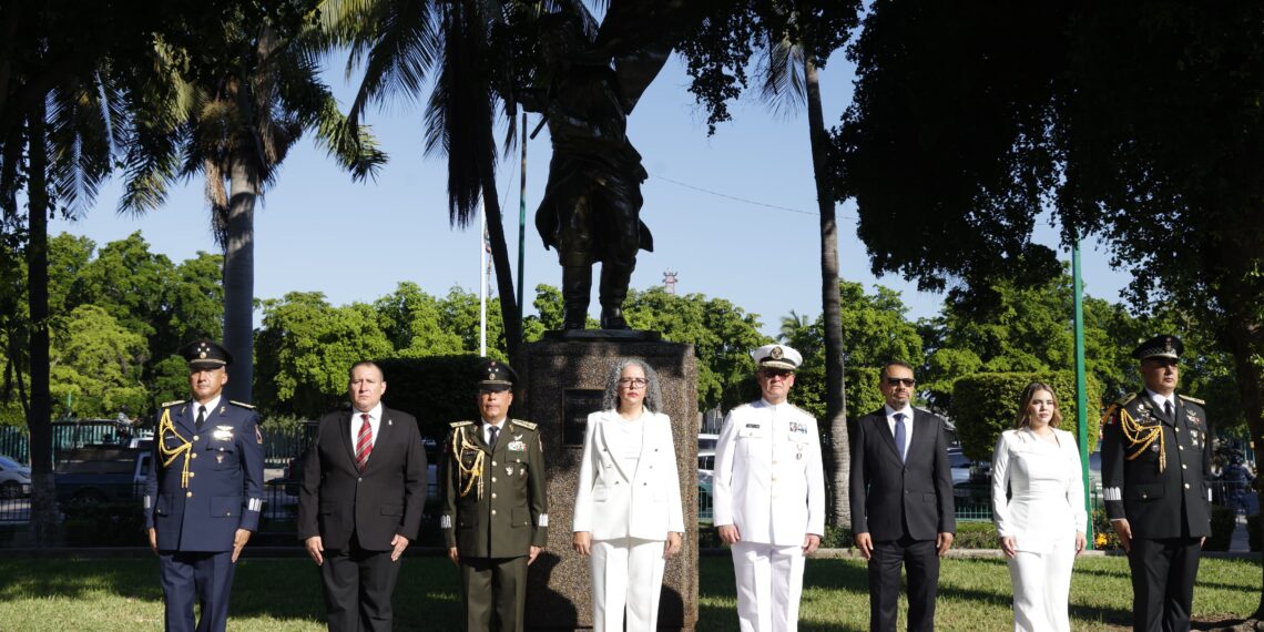Gobernadora Graciela Domínguez encabeza izamiento por el 216 aniversario del inicio de la Guerra de Independencia