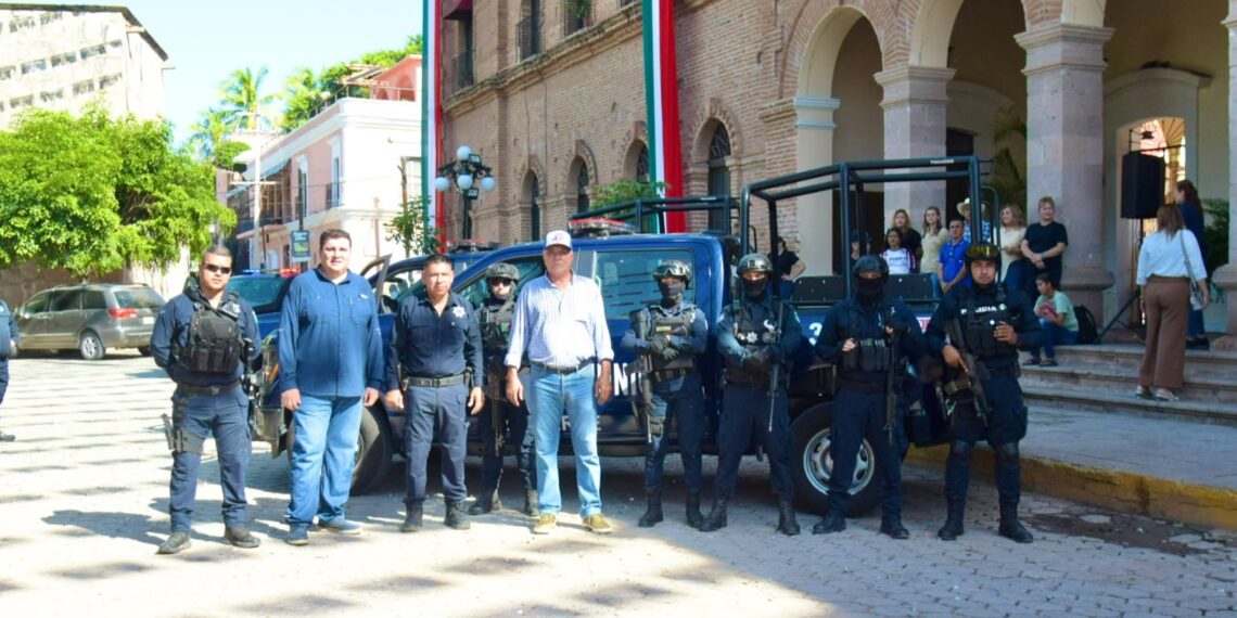 Alcalde Gildardo Leyva Ortega entrega nuevas unidades a Seguridad Pública y Tránsito Municipal