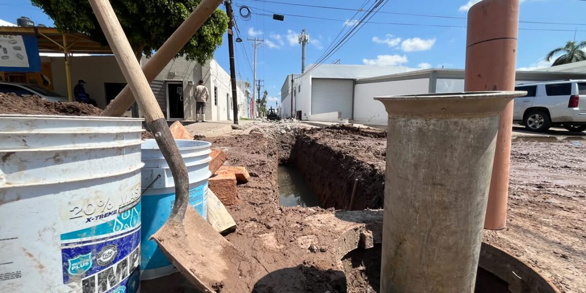 JAPAMA rehabilita tramo de drenaje sanitario en el Centro de Los Mochis