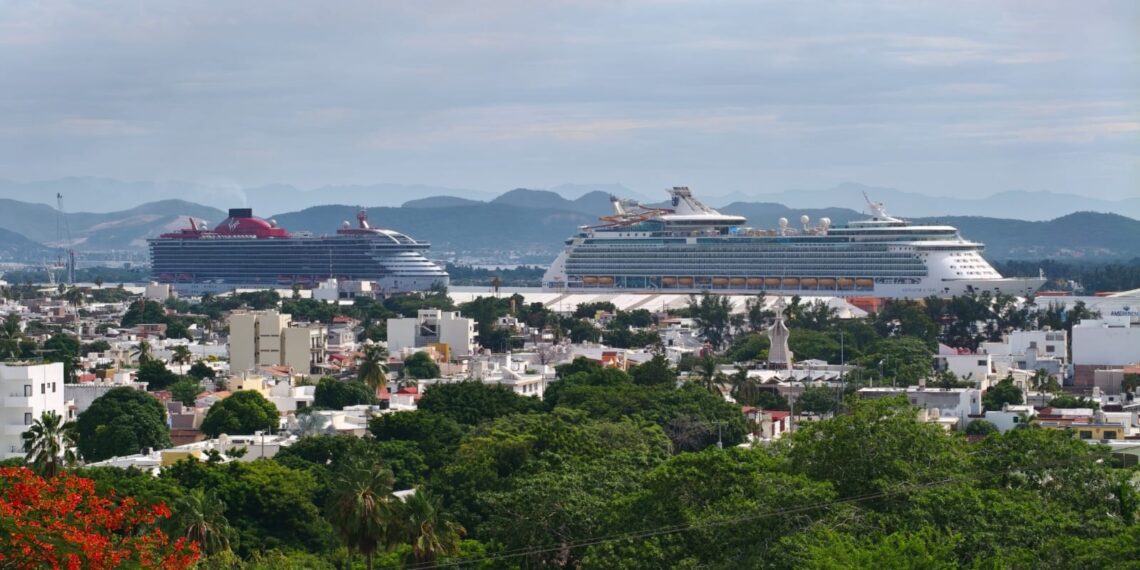 Arriban a Mazatlán los cruceros “Navigator Of The Seas” y “Brillant Lady” con más de 5,800 visitantes