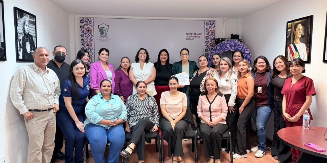 Capacitan a servidores públicos de Ahome para brindar atención digna a población LGBTQIA+