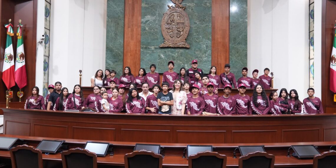 Recibe Congreso del Estado a jóvenes del programa “Las y los Jóvenes Unen al Barrio” para fortalecer su conocimiento y participación ciudadana
