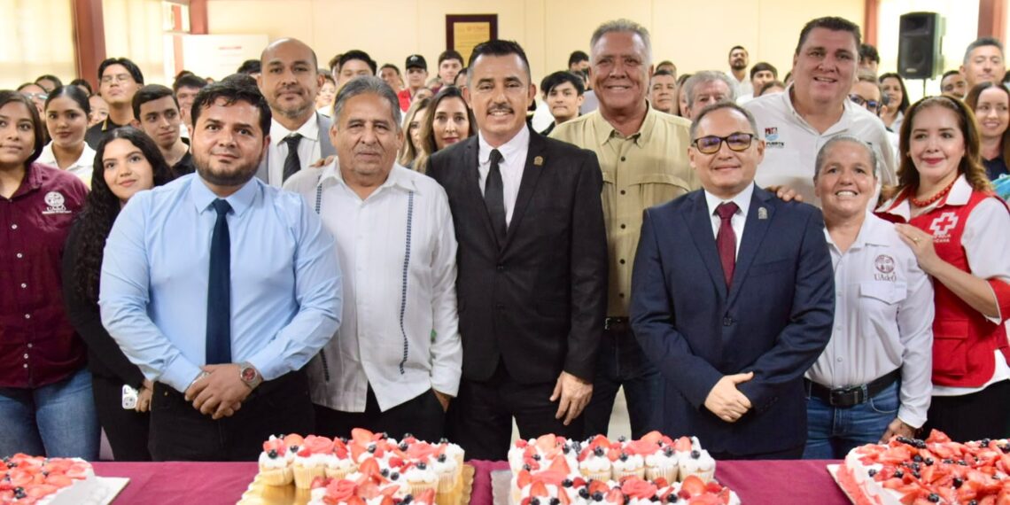 Alcalde Gildardo Leyva Ortega acompaña a la UAdeO de El Fuerte en Informe Anual y 35 aniversario de la institución