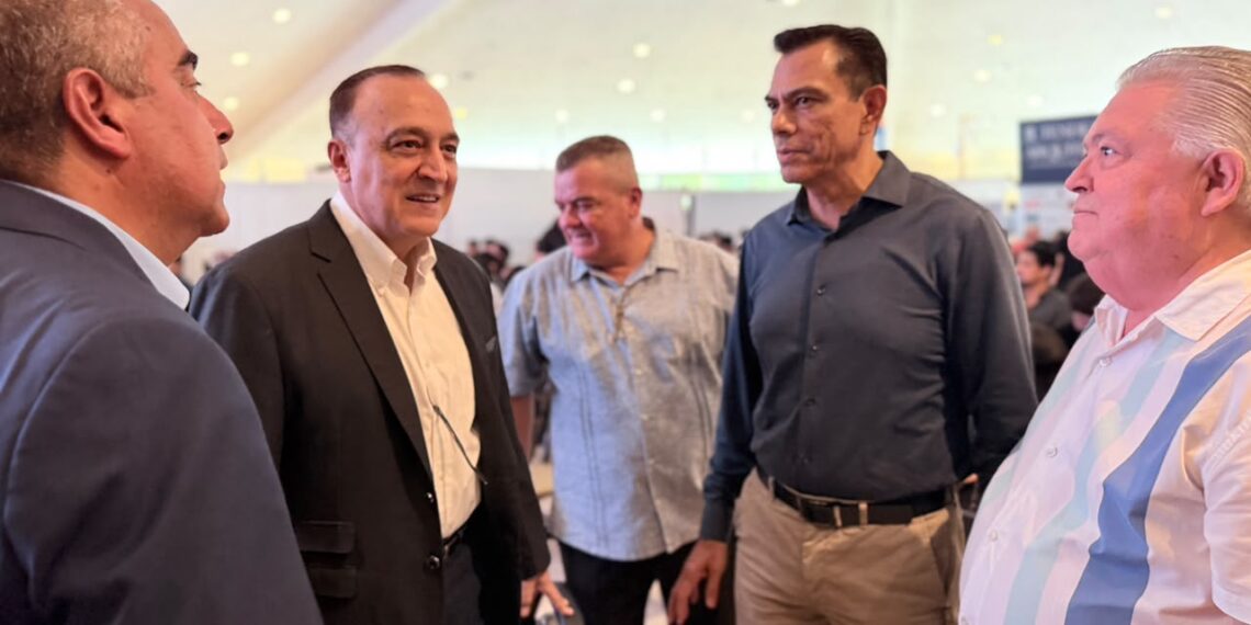 Inaugura Antonio Menéndez Expo Tendencias en la Arquitectura, Interiorismo, Paisaje e Inteligencia Artificial