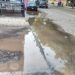 REPORTAN FUGA DE AGUA POTABLE EN COLONIA PRADERAS DE VILLA, EN LOS MOCHIS