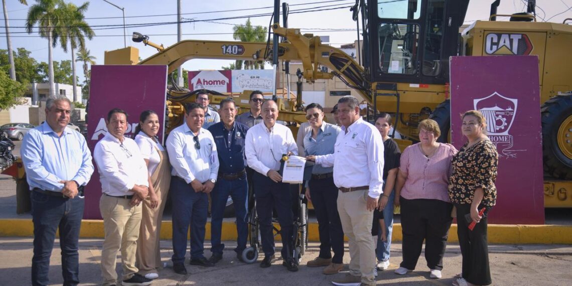 Ahome adquiere nueva motoniveladora para atender caminos y calles de las siete sindicaturas