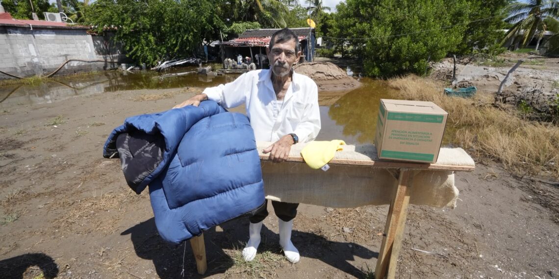 DIF Sinaloa lleva apoyos a familias afectadas por inundaciones en Navolato