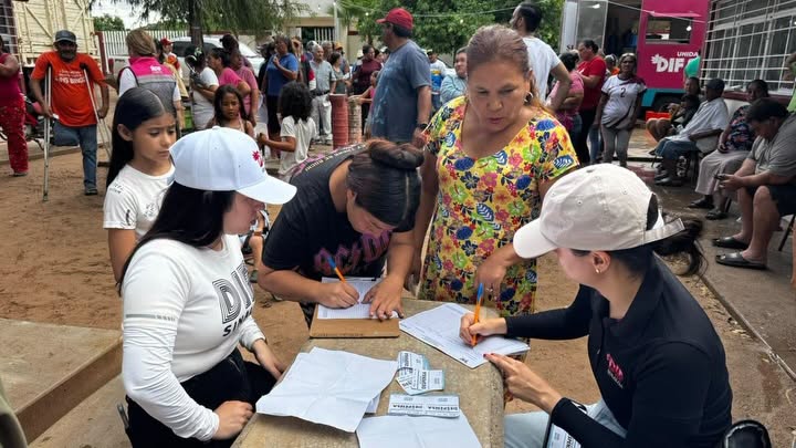 DIF Sinaloa atiende de manera permanente a las familias afectadas por las lluvias en la comunidad de El Colorado, en el municipio de Ahome