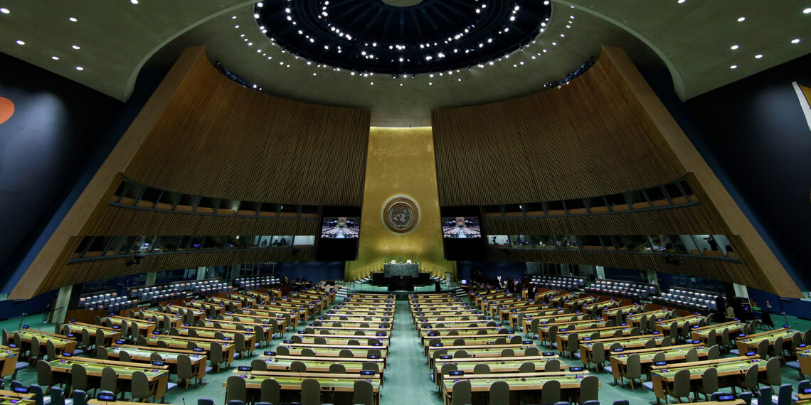 Presidente de Irán llama “terroristas” a EE.UU. en la ONU; representante abandona la Asamblea General