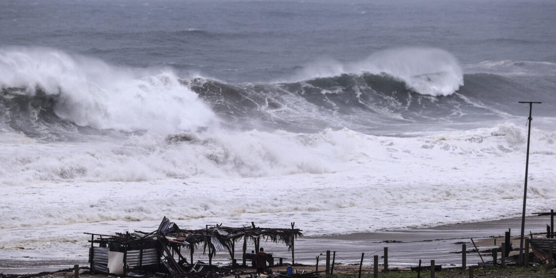 “No salgan hasta que pase el huracán”: BCS espera el impacto de Polo sin playas, navegación ni movilidad