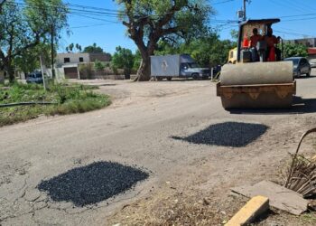 COMUN intensifica trabajos de bacheo en Los Mochis; atiende bulevar Rosales y otras vialidades