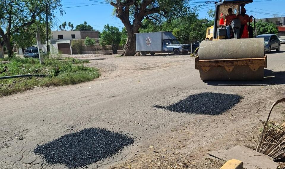 COMUN intensifica trabajos de bacheo en Los Mochis; atiende bulevar Rosales y otras vialidades