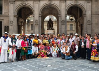 En el Día de la Resistencia Indígena, Presidenta Claudia Sheinbaum anuncia que a petición de los pueblos originarios y afromexicano se amplía periodo de consulta de la iniciativa de Ley General