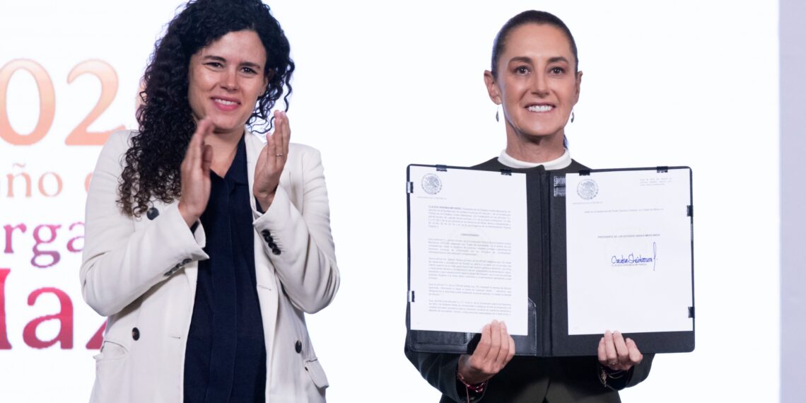 Presidenta Claudia Sheinbaum firma decreto de entornos digitales seguros para niñas, niños y adolescentes