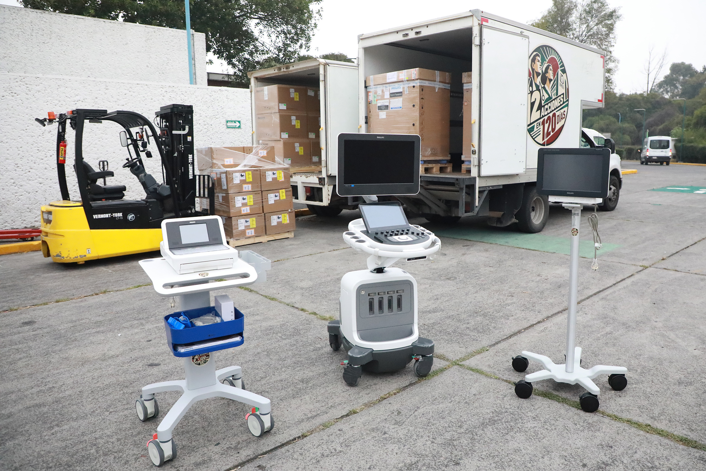 IMSS inicia distribución de equipo médico de alta tecnología para 39 hospitales en 19 estados del país