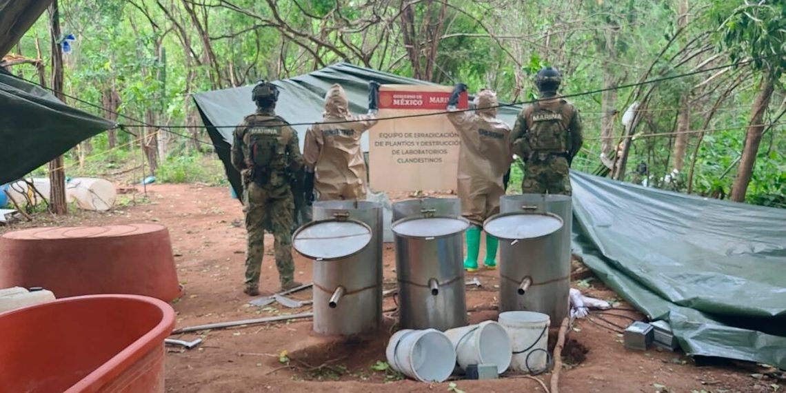 Inhabilitan 5 narcolaboratorios en Cosalá y aseguran 15 narcodrones con explosivos en El Rosario