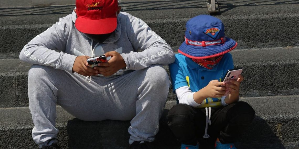 SEPyC Regulará Uso de Celulares en Escuelas de Sinaloa a partir del 3 de Noviembre