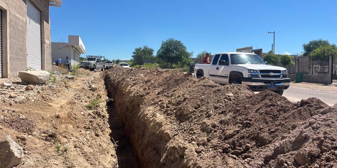 Avanza obra de drenaje sanitario en la colonia Pablo Macías de El Fuerte
