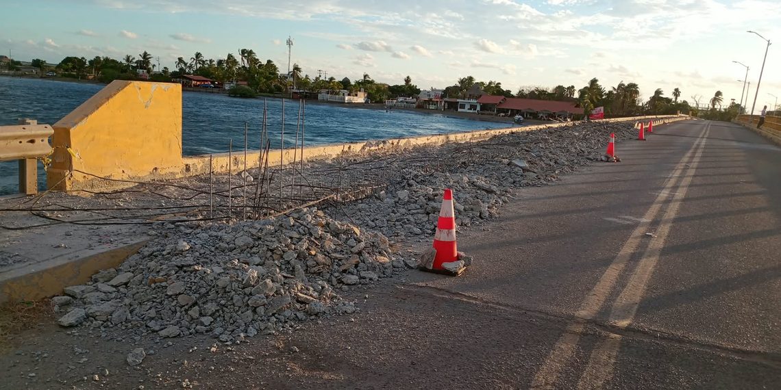 Inicia la rehabilitación de puente y andadores de El Maviri.