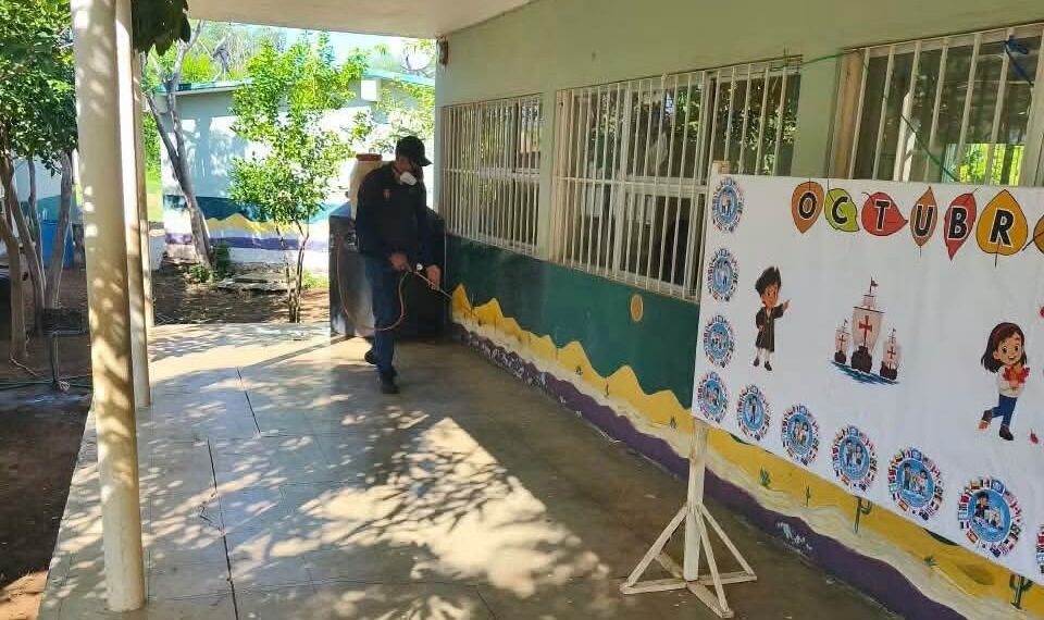 Gobierno de El Fuerte continúa con acciones de prevención y control de vectores en comunidades