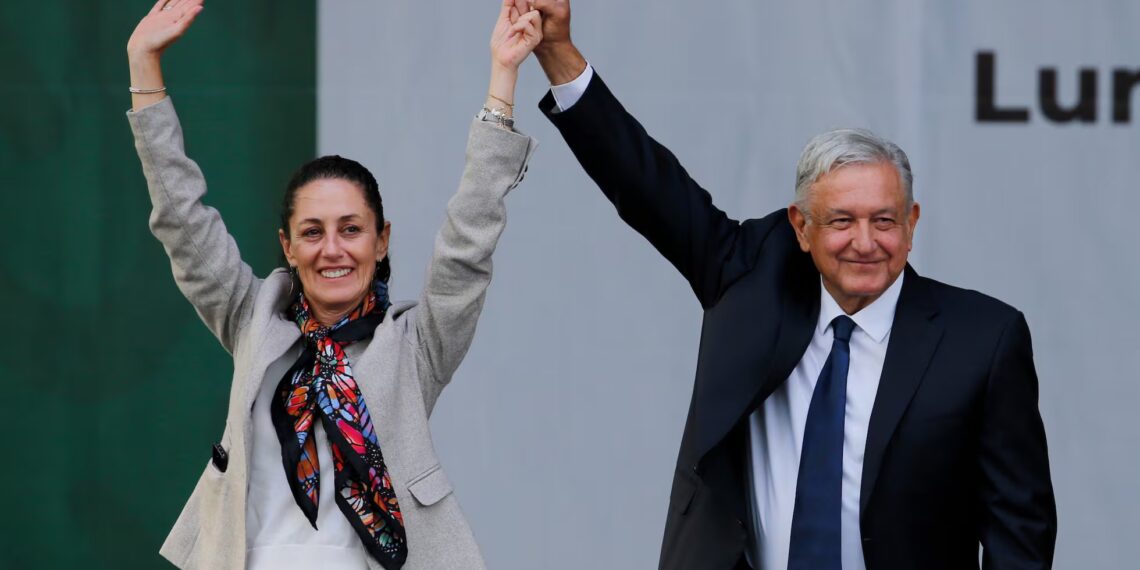 “Se retiró de la vida pública, no de la política”: Sheinbaum sobre López Obrador