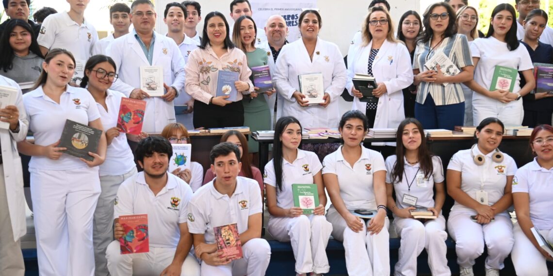La UAS celebra el primer aniversario de “Libros Libres” con la entrega gratuita de miles de ejemplares en la Facultad de Medicina; una apuesta por el pensamiento crítico a través de la lectura compartida