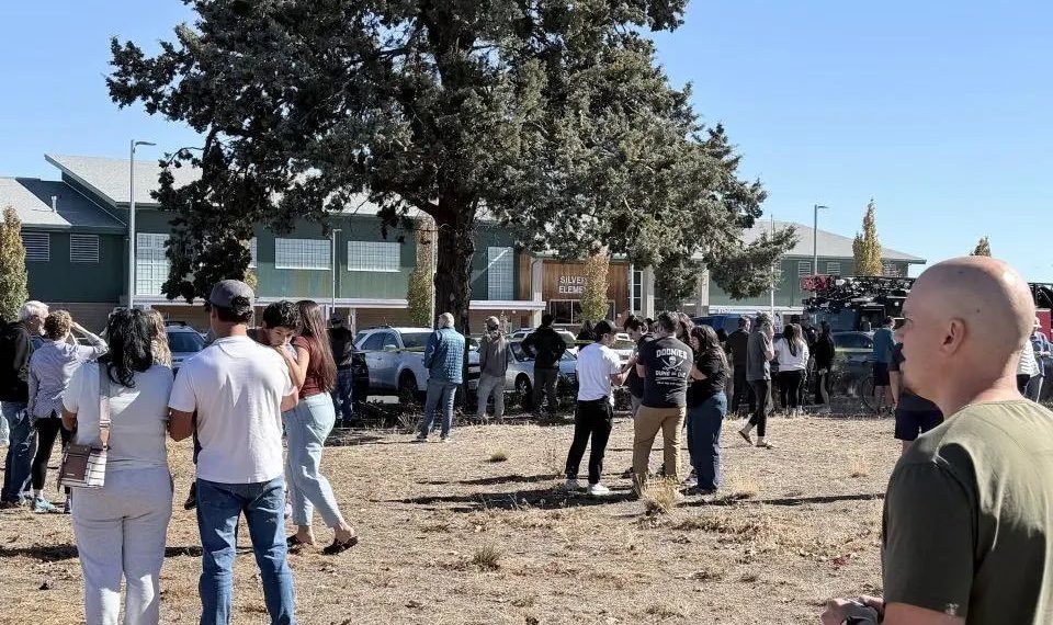 Tiroteo en escuela primaria de Oregón deja al menos cuatro personas muertas
