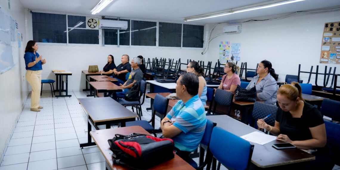 Con conversatorios sobre desarrollo urbano y talleres de diseño innovador, la Facultad de Arquitectura de la UAS inicia actividades de la Jornada del Conocimiento