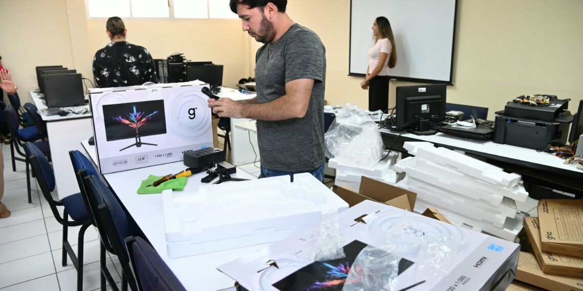 La UAS garantiza espacios de aprendizaje modernos, con la entrega y programación inmediata de nuevo mobiliario tecnológico en Medicina y Ciencias de la Nutrición y Gastronomía