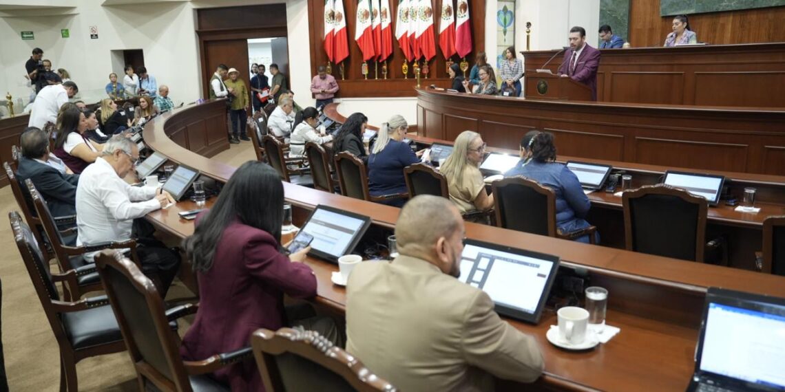 Dan lectura en Congreso de Sinaloa a dictamen que propone ley a favor de comunidad LGBTTTIQ+