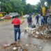 Cerca de 3 toneladas de basura recolectan hoy cuadrillas de Servicios Públicos en alcantarillas