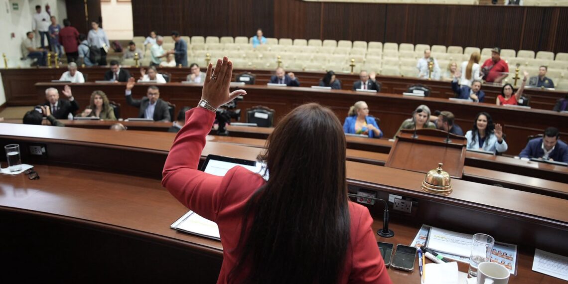 Dan lectura a seis nuevas iniciativas en Sesión Ordinaria del Congreso del Estado