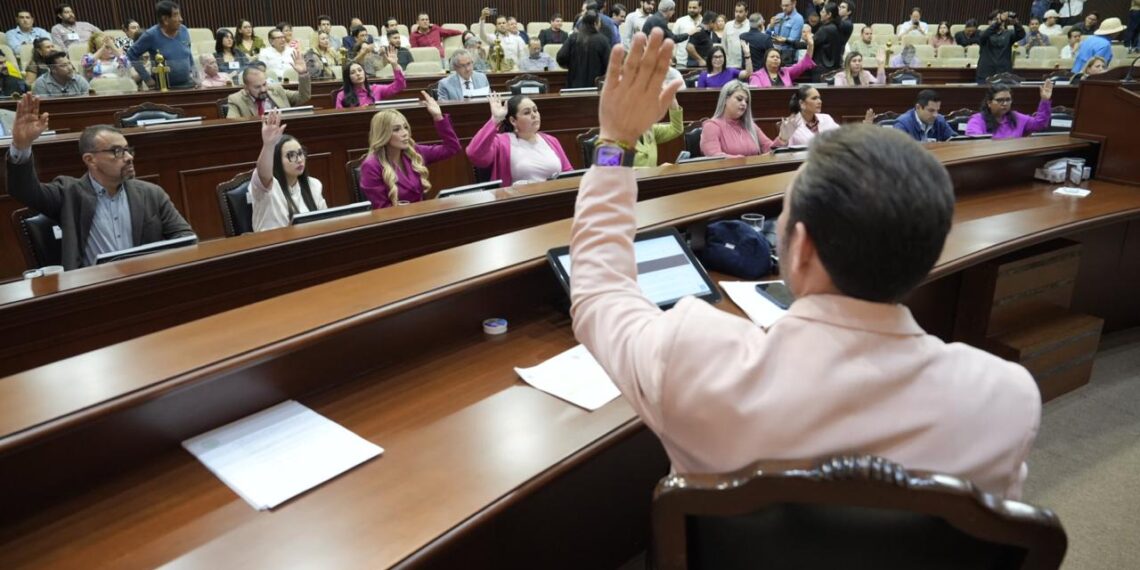 Dan lectura a seis nuevas iniciativas en Congreso de Sinaloa