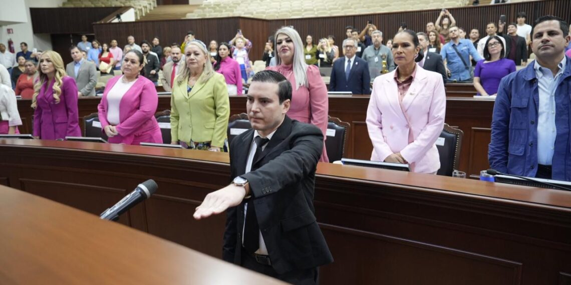 Aprueba Congreso del Estado licencia definitiva del diputado Pedro Alonso Villegas Lobo y toma protesta a su suplente Vicente Fernández Escobar
