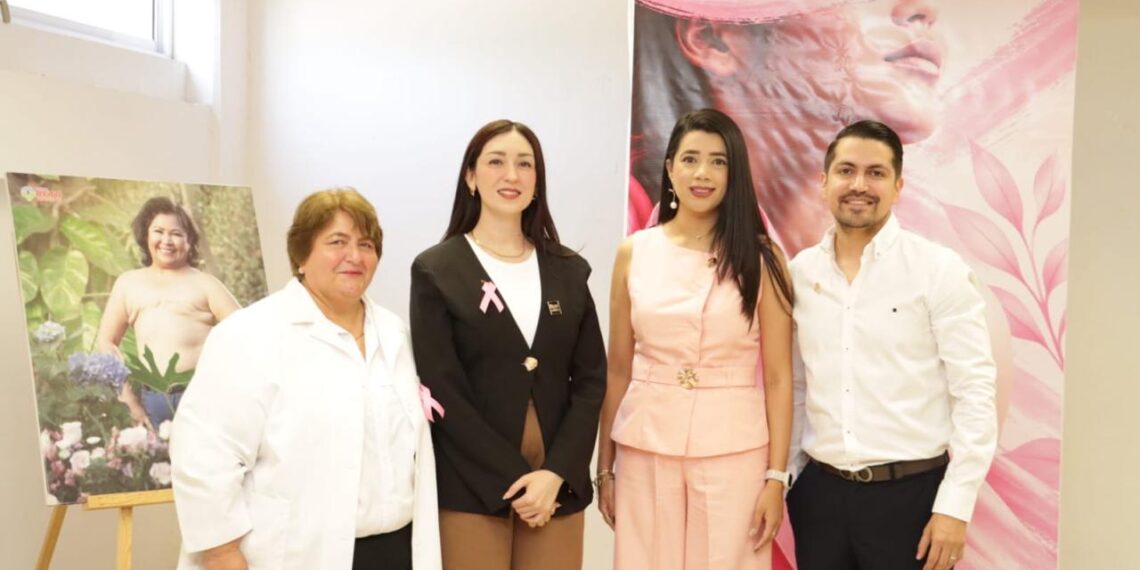 Promueven en Ahome la detección oportuna del cáncer de mama con conferencia a mujeres de la SSyPC