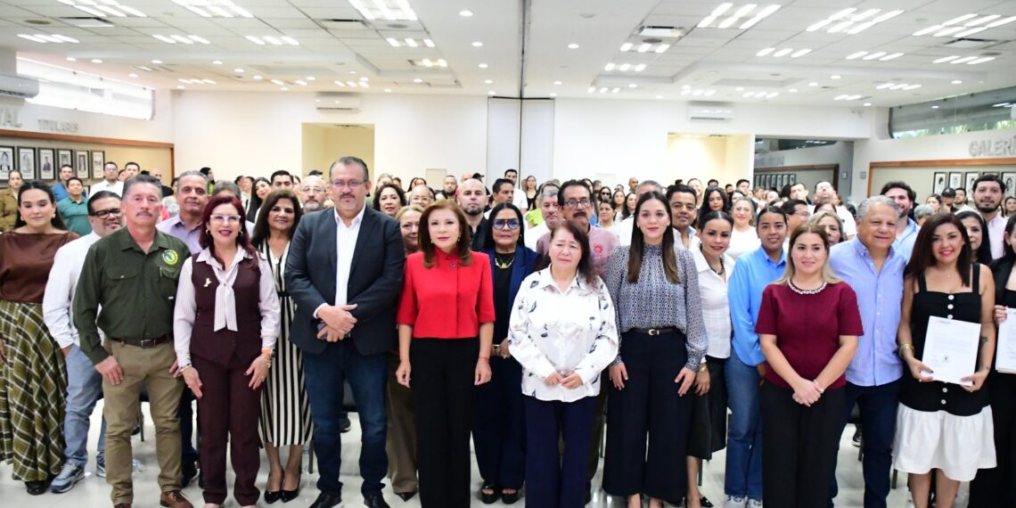 Entrega SEPyC 109 Becas Comisión a docentes de Educación Básica para estudios de posgrado