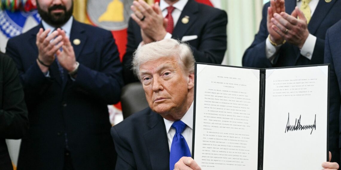 Trump vuelve a presumir arancel del 25% a autos fabricados en México