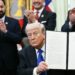 Trump vuelve a presumir arancel del 25% a autos fabricados en México