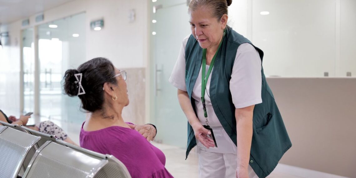 IMSS anuncia plan de 12 acciones: aumento salarial del 8% y mejora de atención médica