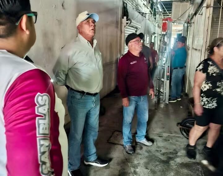Gobierno de El Fuerte gestiona apoyo para el mercado de San Blas tras incendio