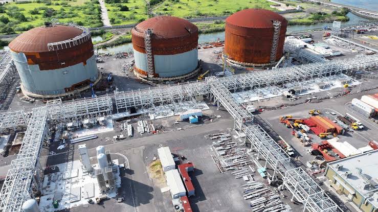 Cómo se retira el CO₂ del gas utilizado para producir fertilizantes: Torres de absorción