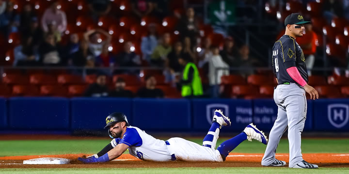 MAdrugan Charros y se quedan con el primero