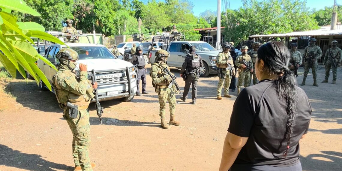 Detienen a siete personas y aseguran armas tras cinco cateos en La Laguna Colorada
