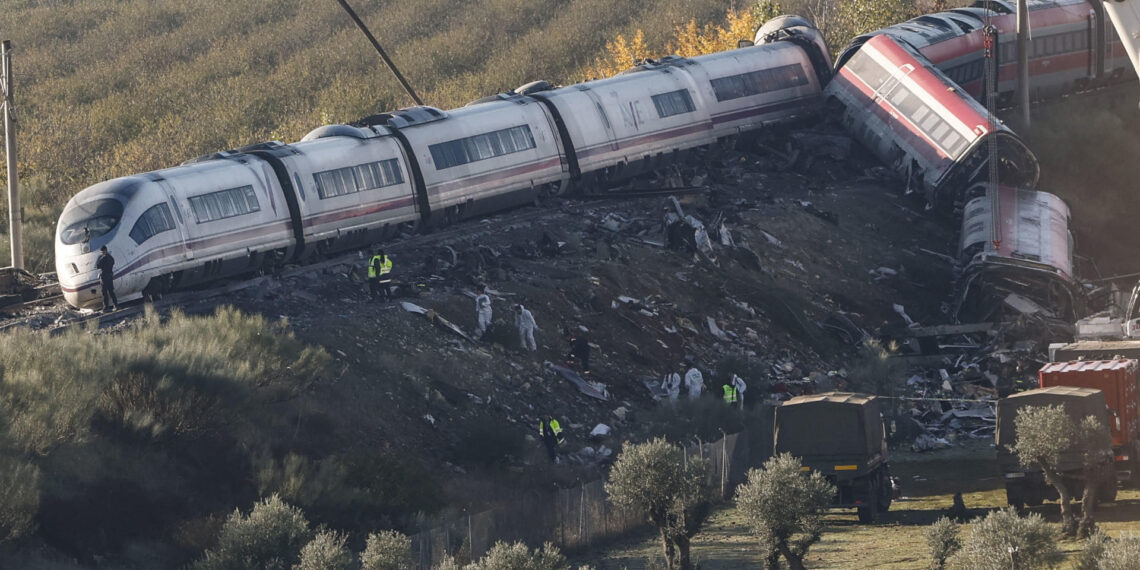 SRE reporta siete mexicanos dados de alta y uno sin localizar tras choque de trenes en España