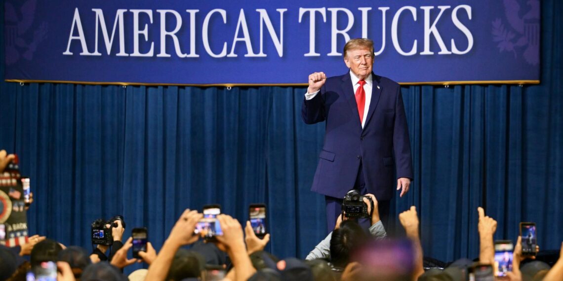 Suspenden anuncios de Trump que eran financiados con fondos del Departamento de Seguridad Nacional